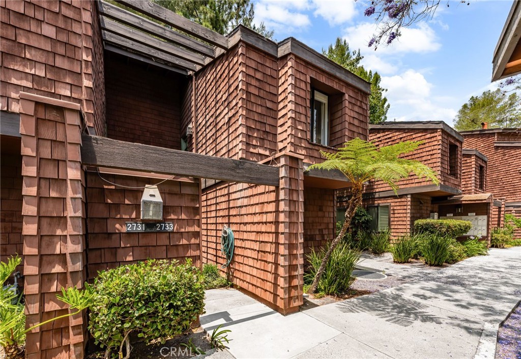 2733 Pine Creek Circle