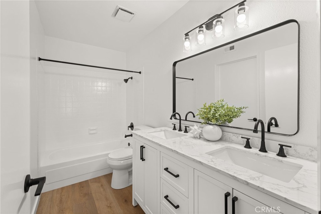 2733 Pine Creek Circle
