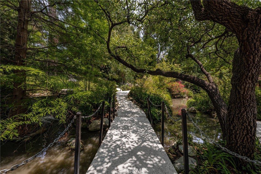 2733 Pine Creek Circle