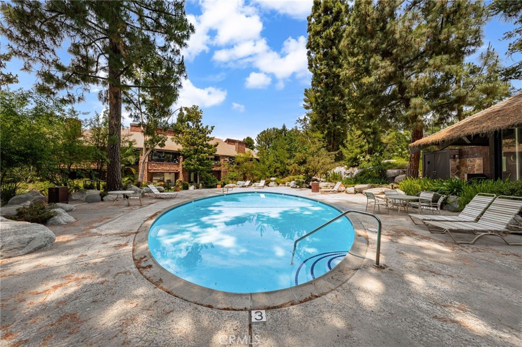 2733 Pine Creek Circle