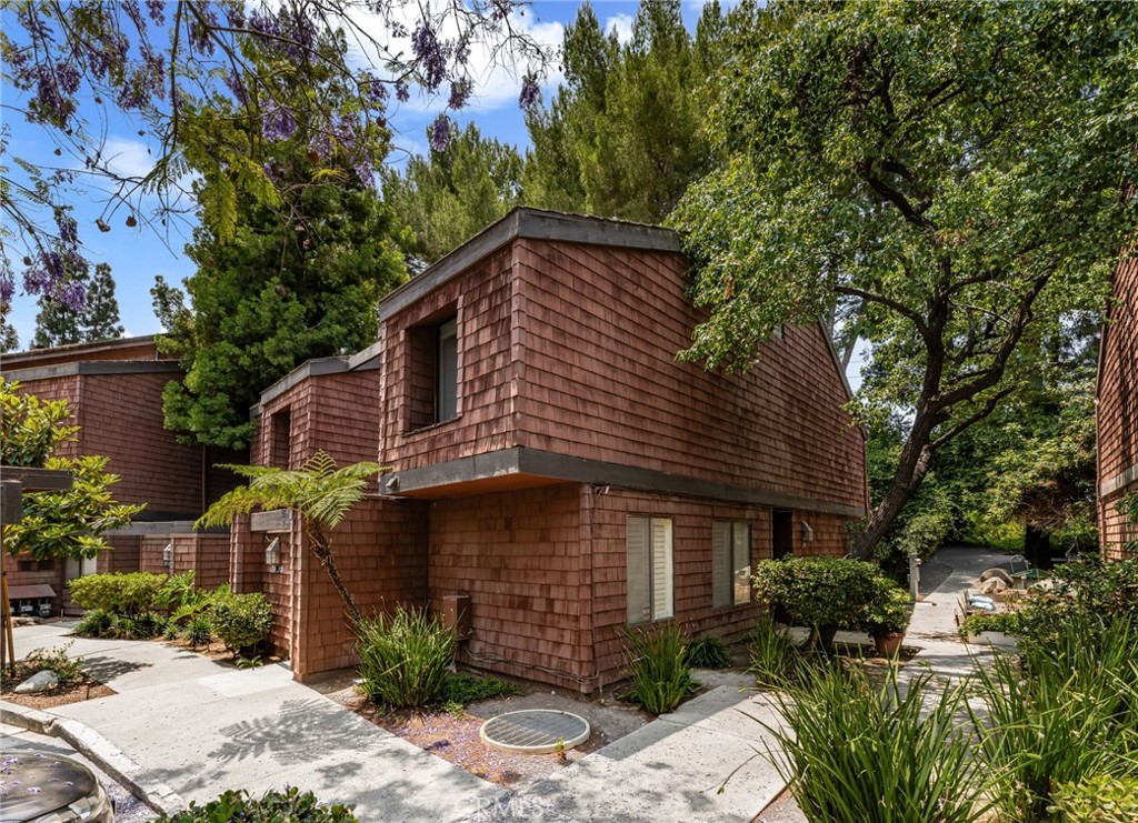 2733 Pine Creek Circle