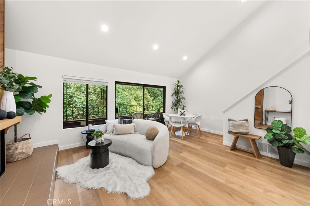 2733 Pine Creek Circle