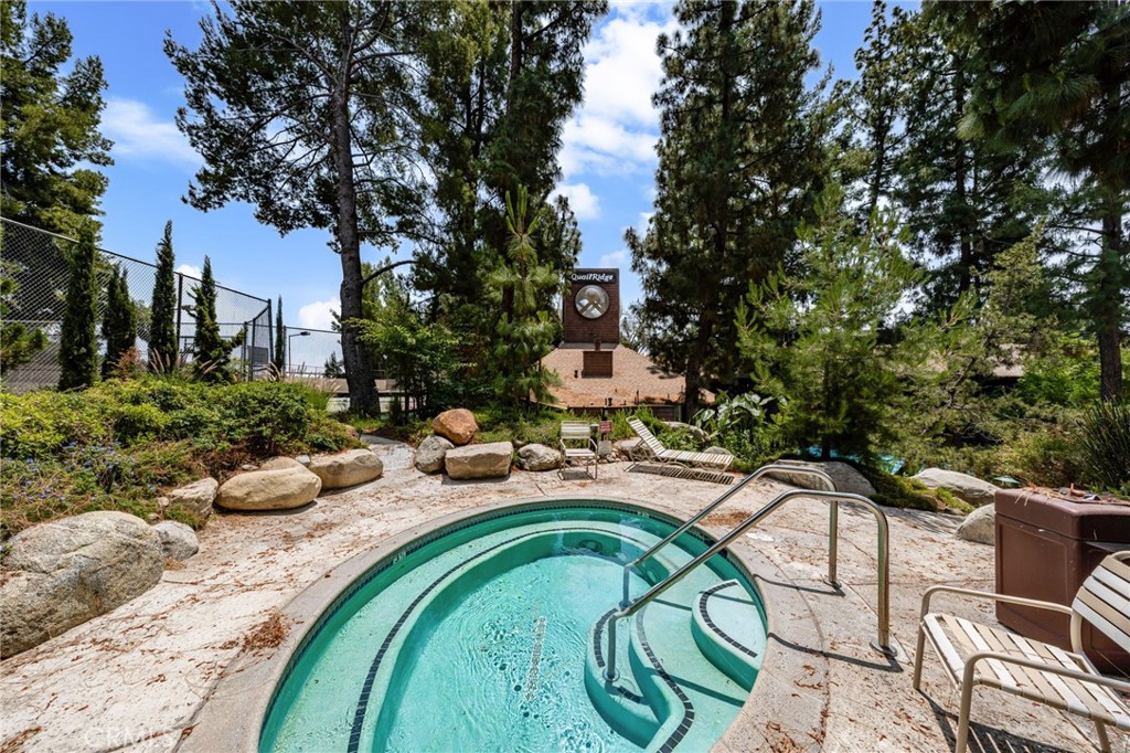 2733 Pine Creek Circle