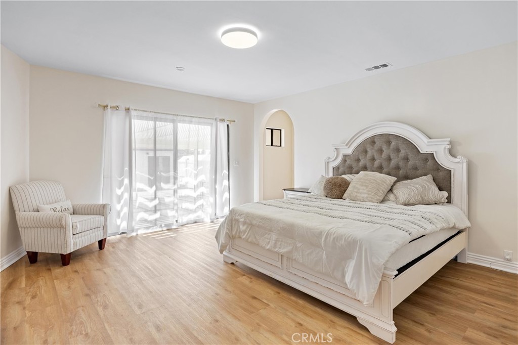 1049 2nd Street