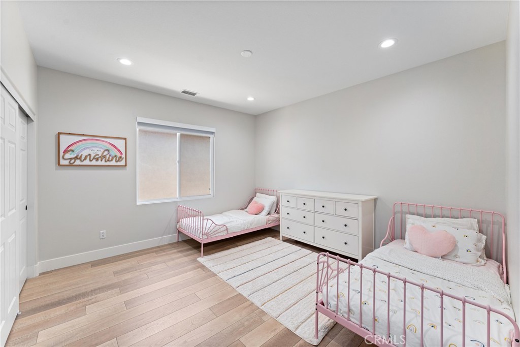 2580 Pearblossom Street