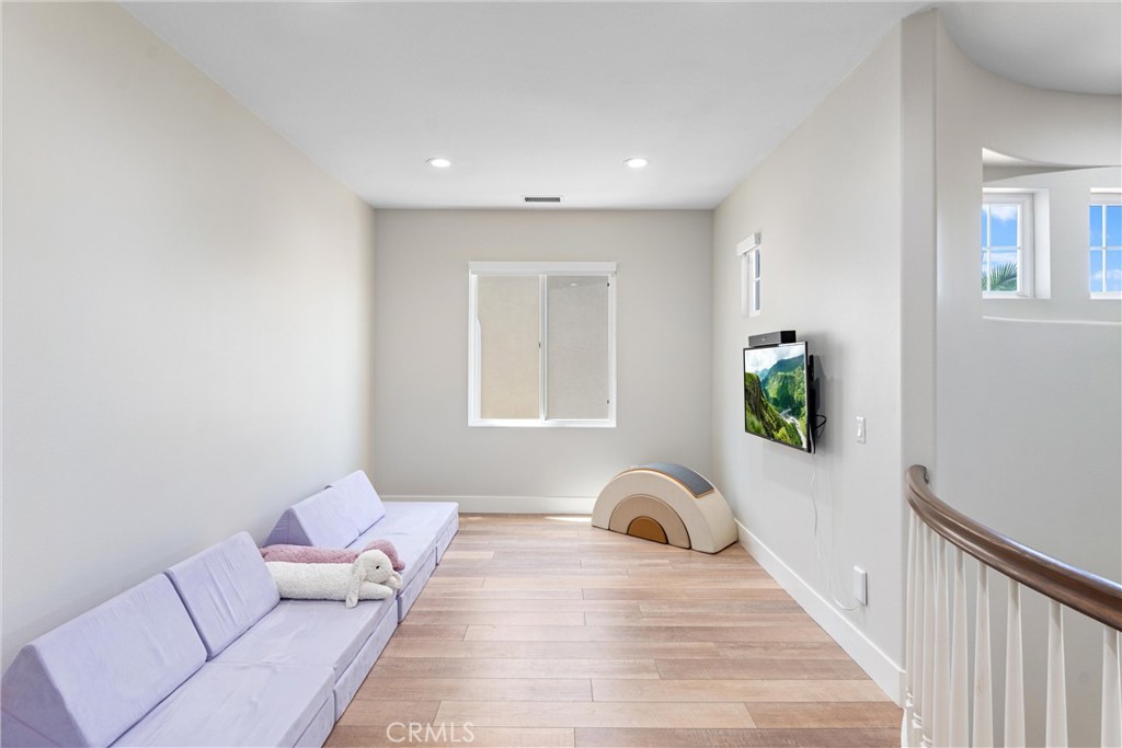 2580 Pearblossom Street