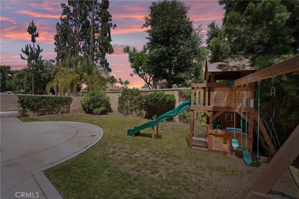 2580 Pearblossom Street