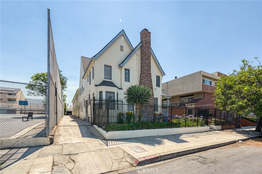 248 S Hobart