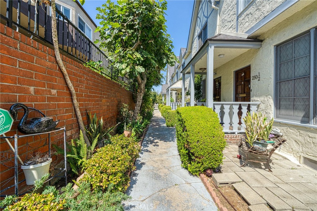 248 S Hobart