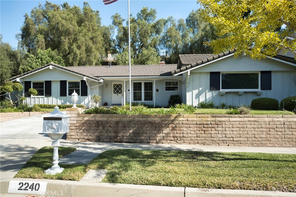 2240 Camino Centroloma