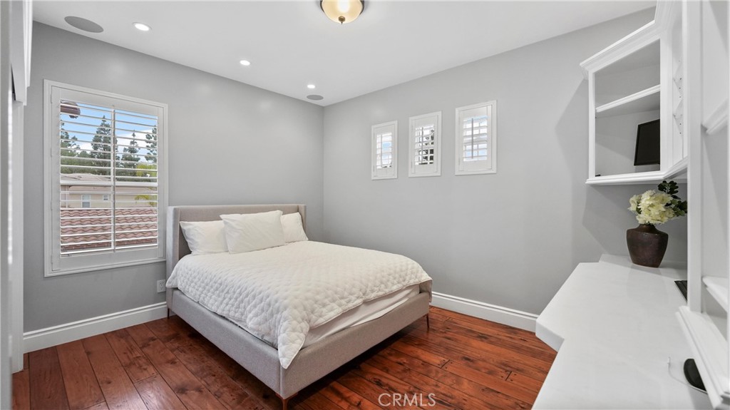 3016 Clearwood Court