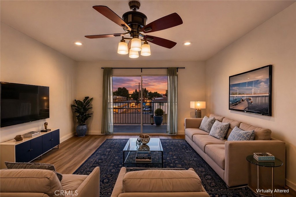 400 N Acacia