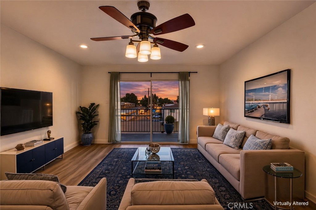 400 N Acacia