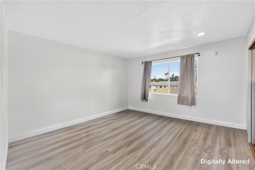 400 N Acacia