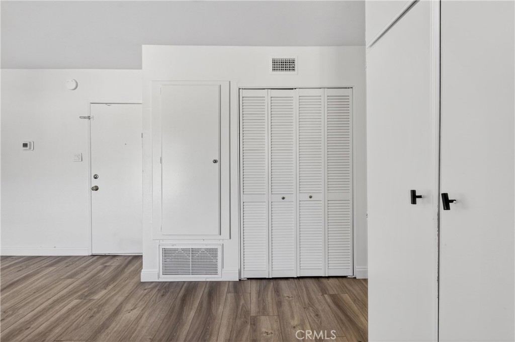 400 N Acacia