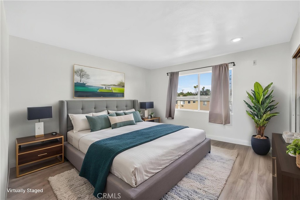 400 N Acacia