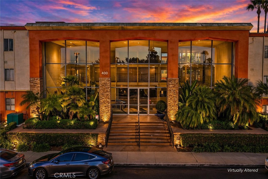400 N Acacia