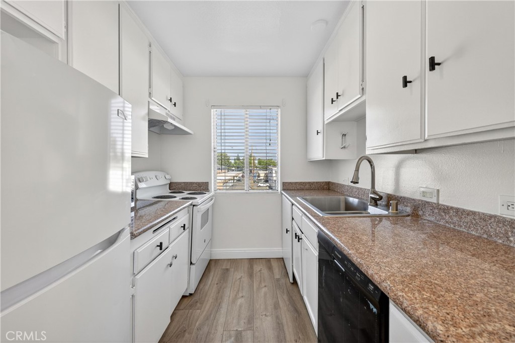 400 N Acacia
