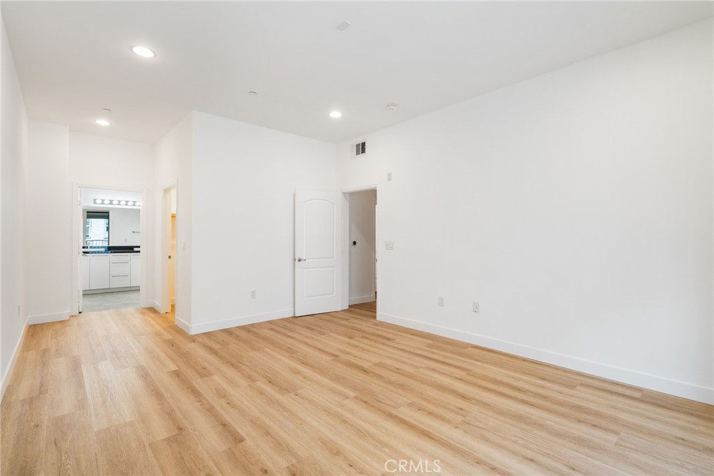 230 S Jackson