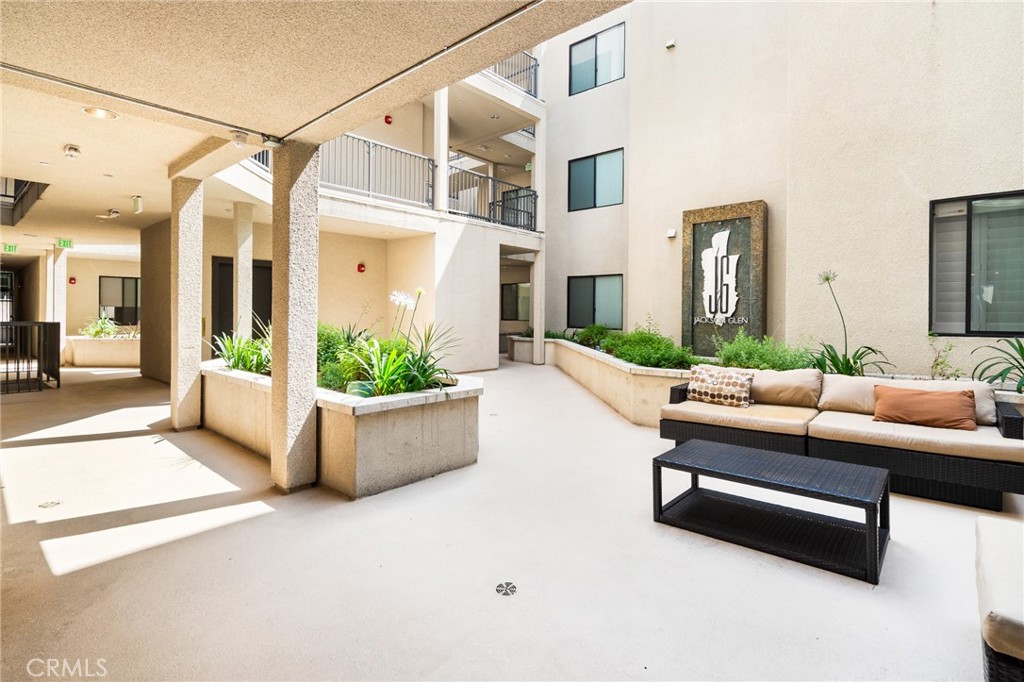 230 S Jackson
