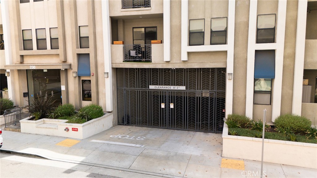 230 S Jackson