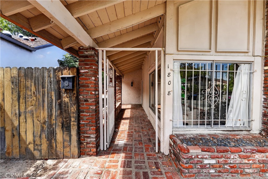 1808 E Woodgate