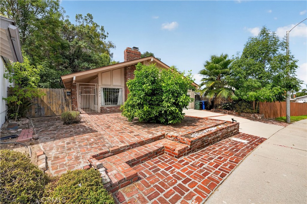 1808 E Woodgate