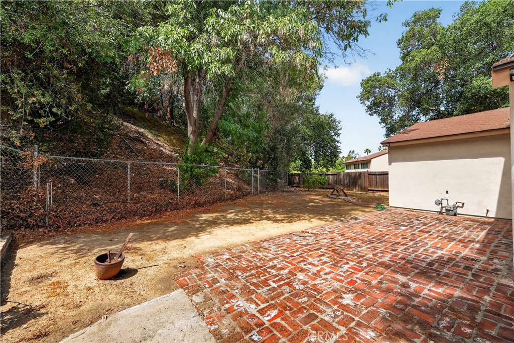 1808 E Woodgate