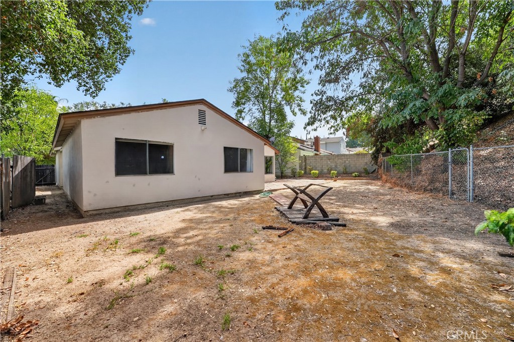 1808 E Woodgate