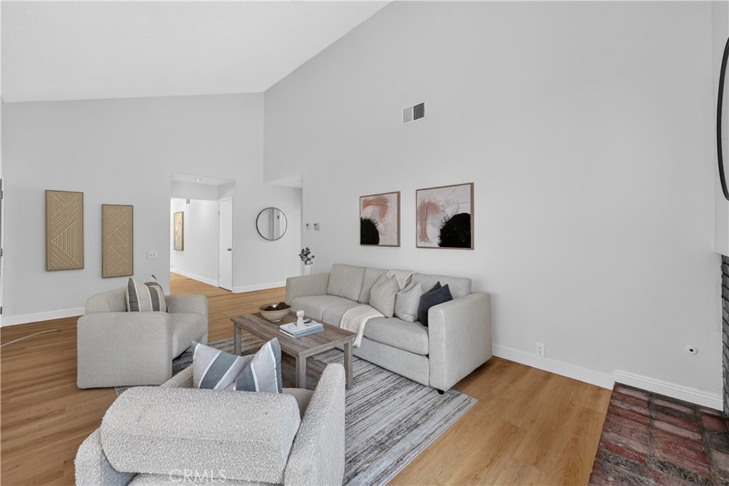 1808 E Woodgate