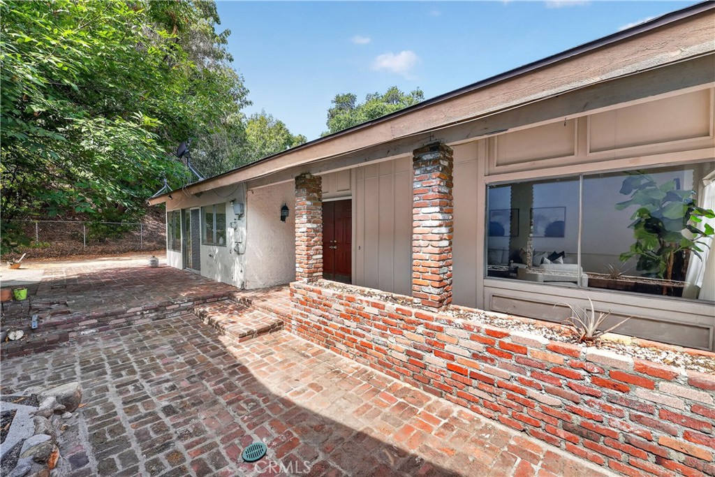 1808 E Woodgate
