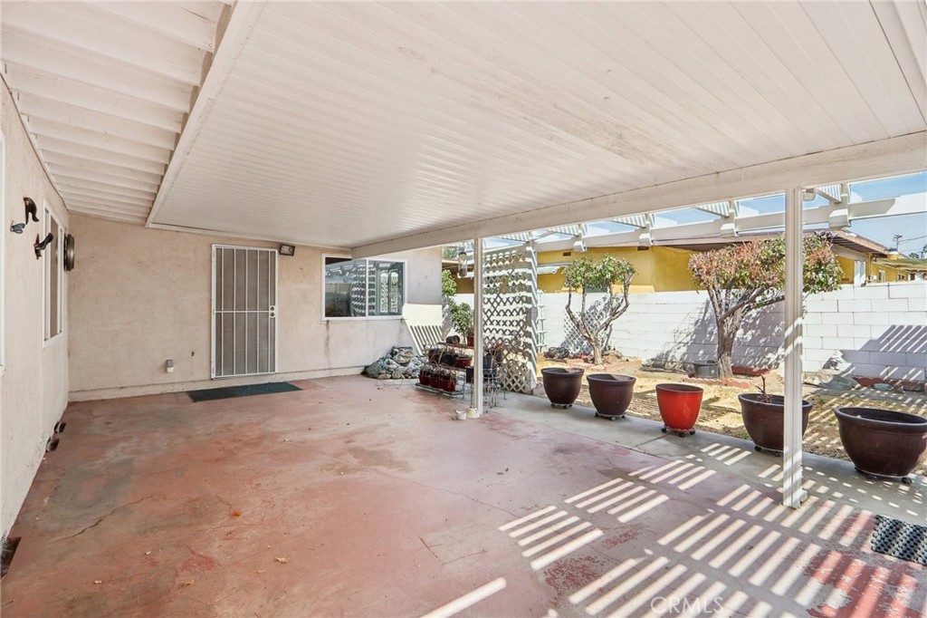 512 E. Cienega Ave