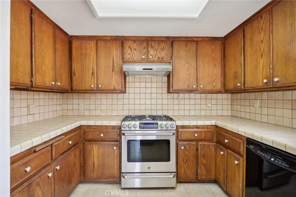 512 E. Cienega Ave