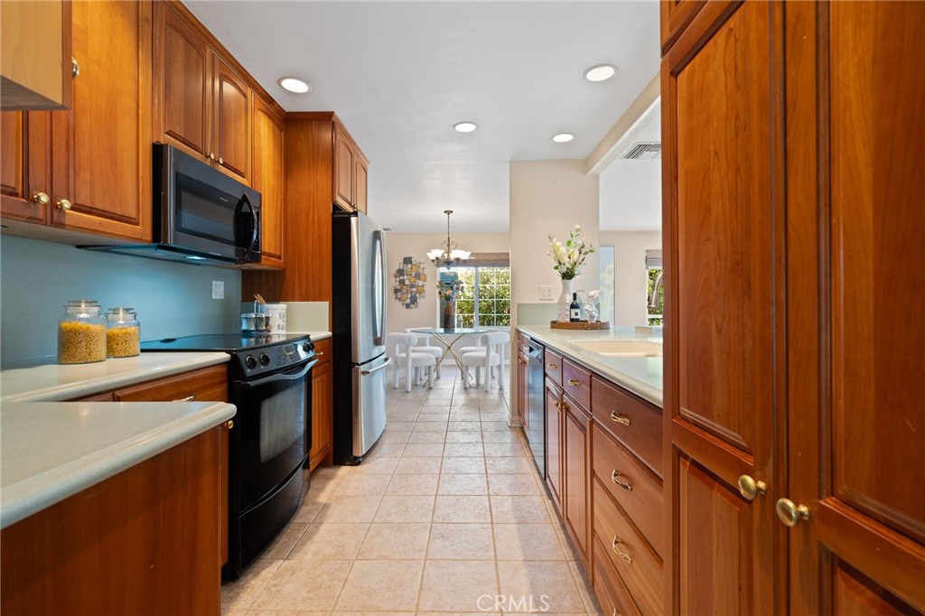 2528 Larkwood Drive