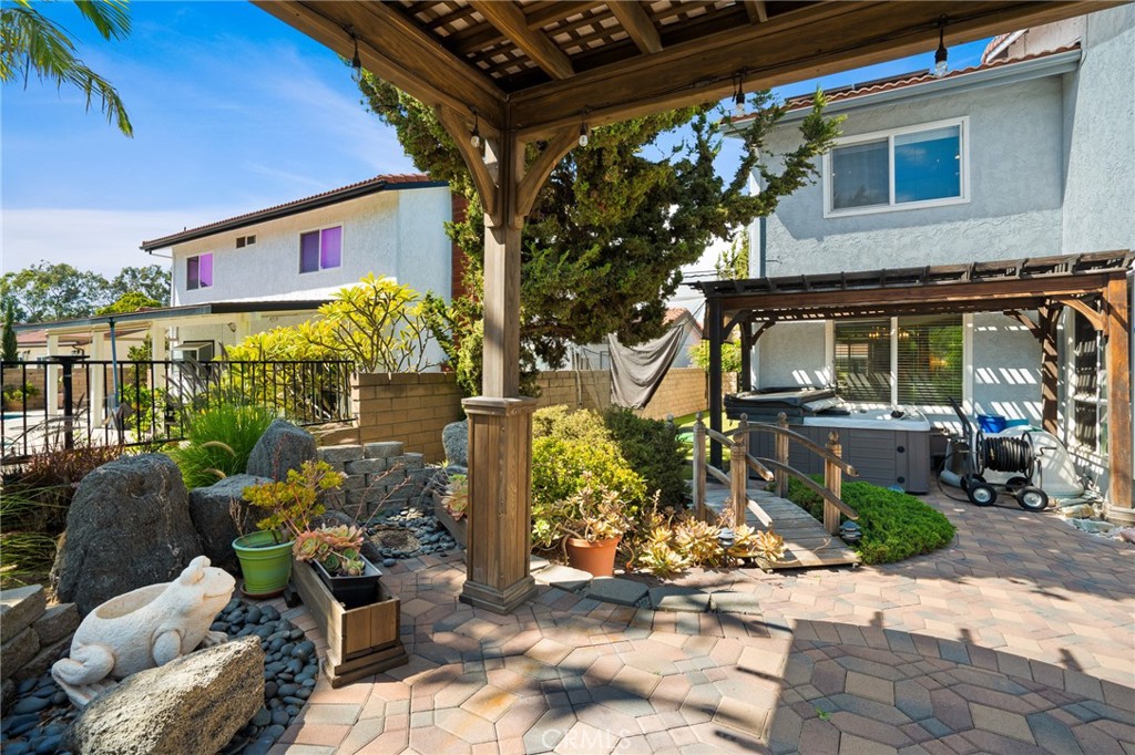 2528 Larkwood Drive
