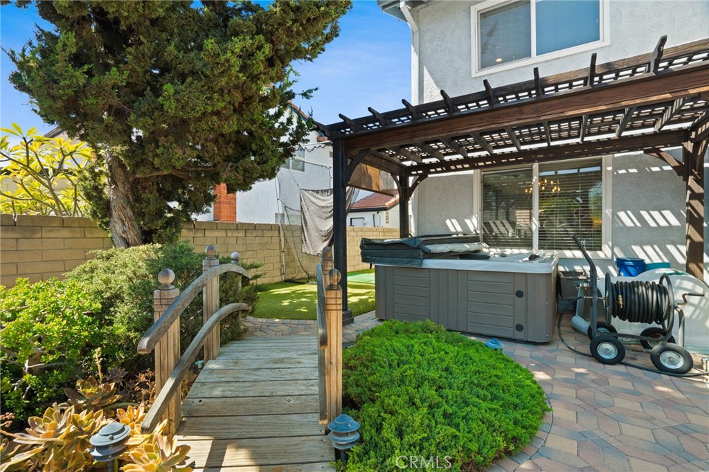 2528 Larkwood Drive