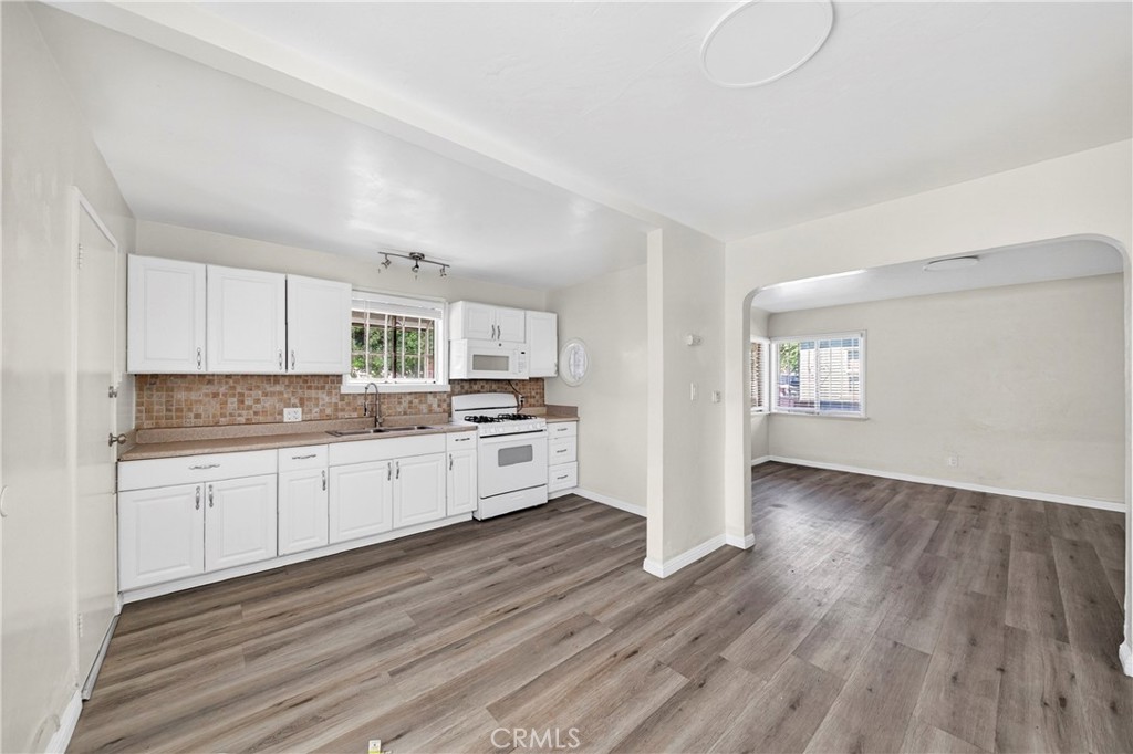 2901 E 65th