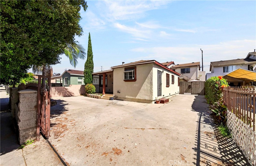 2901 E 65th