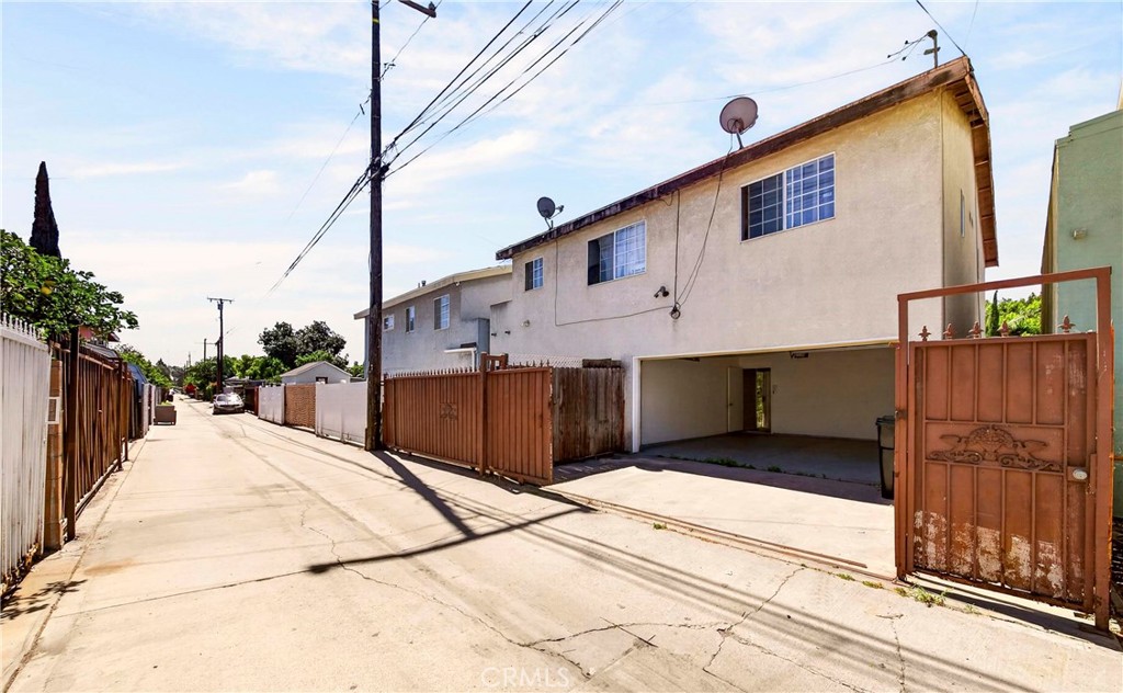 2901 E 65th