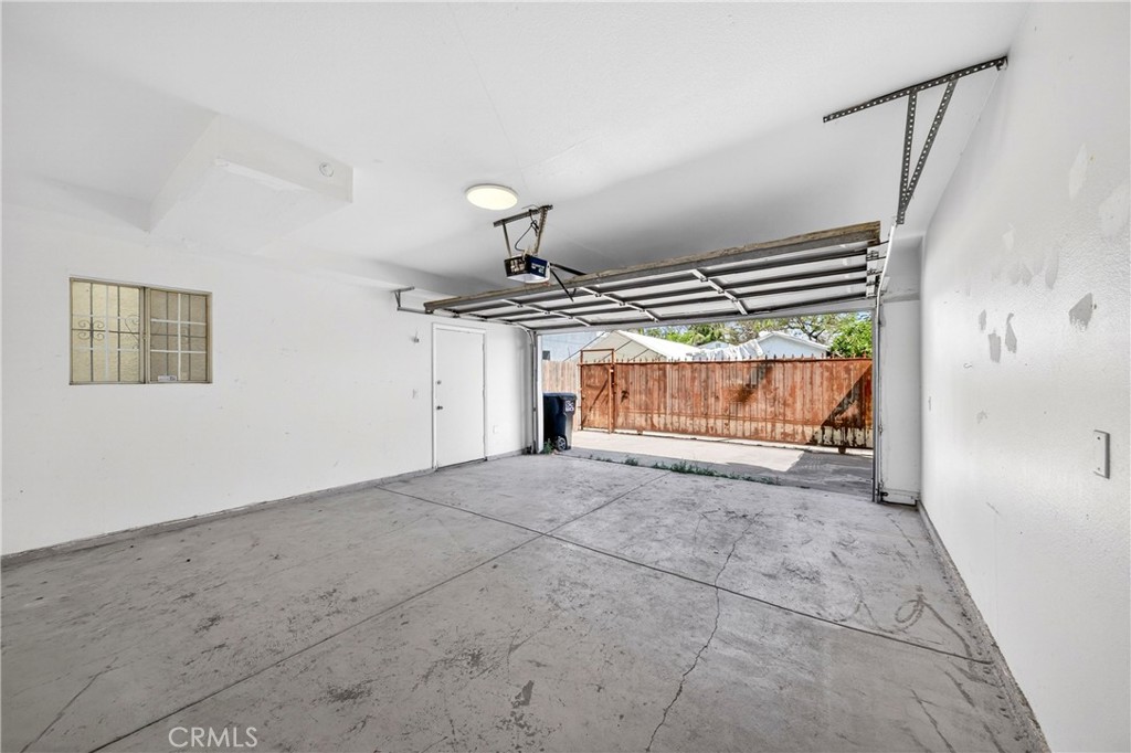 2901 E 65th