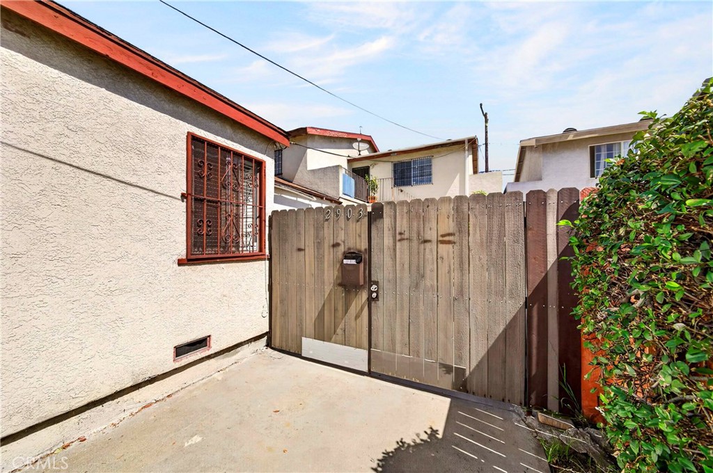 2901 E 65th