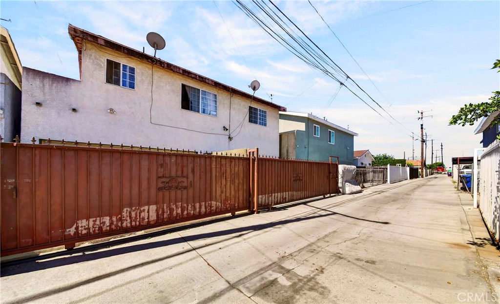 2901 E 65th