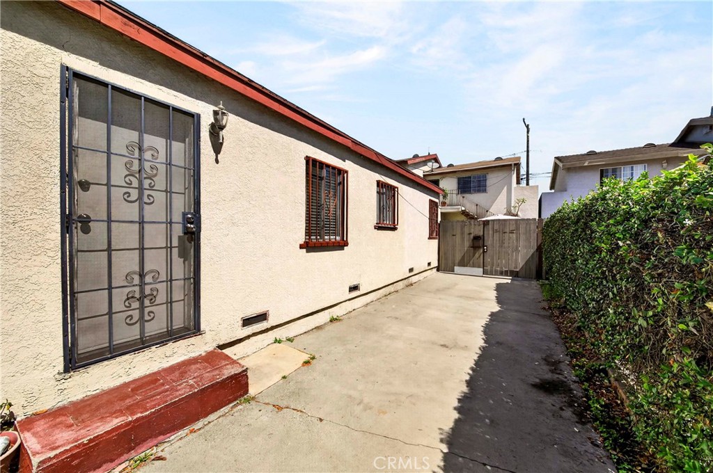 2901 E 65th