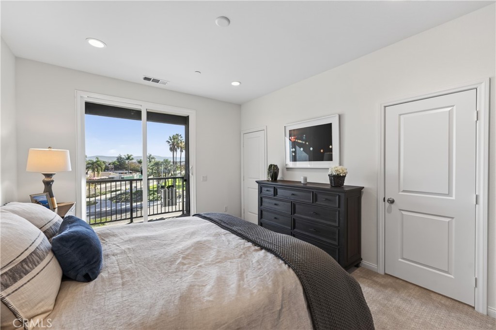 1093 N Harbor Boulevard