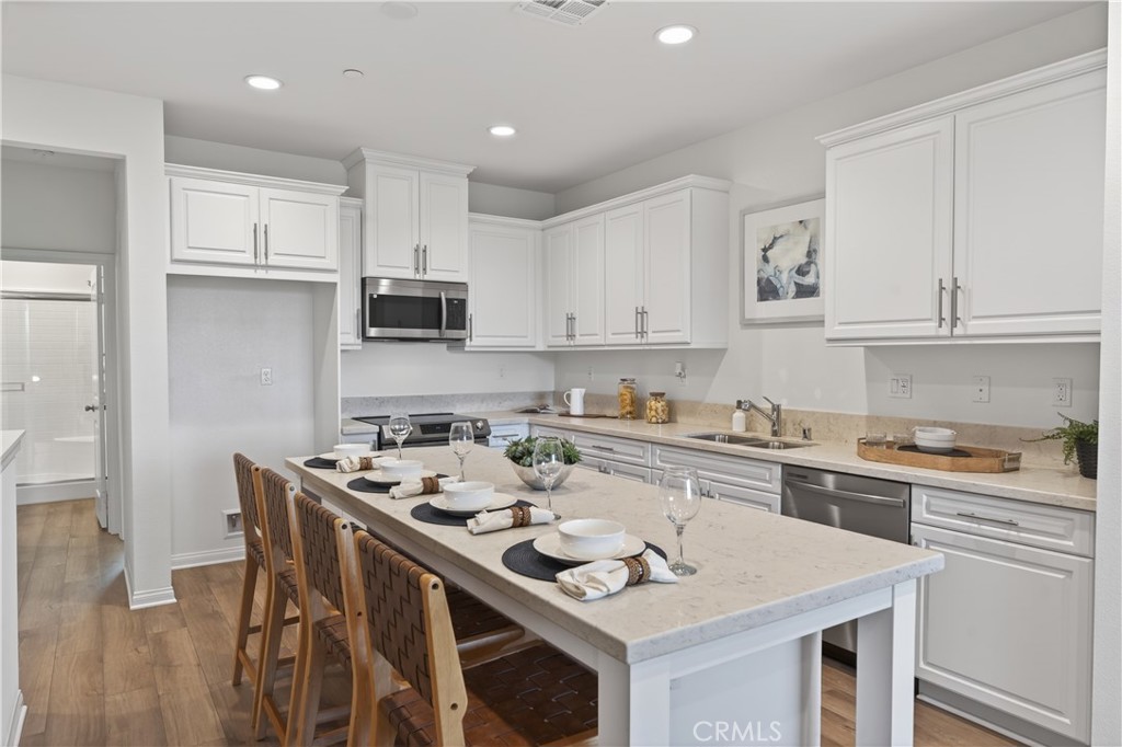 1093 N Harbor Boulevard