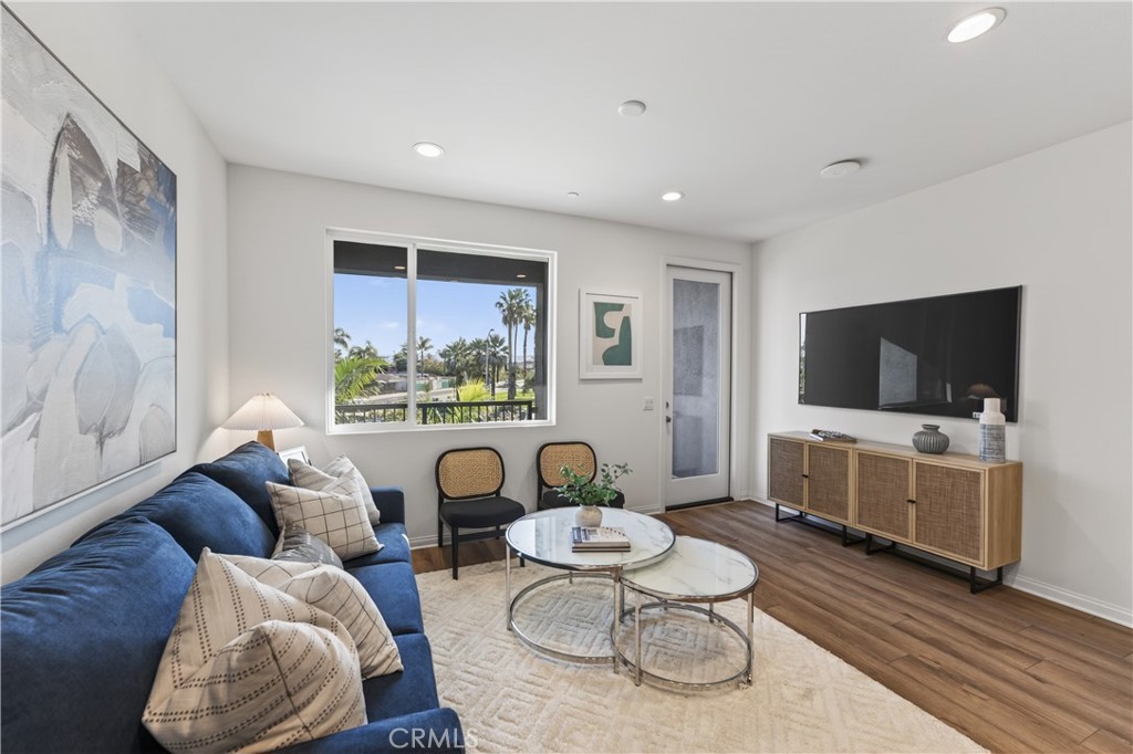 1093 N Harbor Boulevard