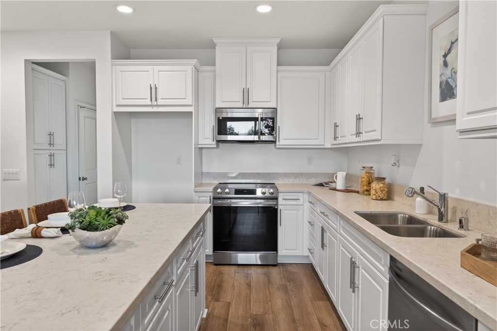 1093 N Harbor Boulevard