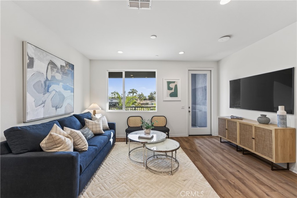 1093 N Harbor Boulevard