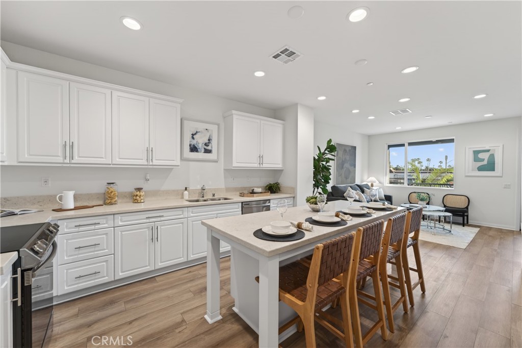 1093 N Harbor Boulevard