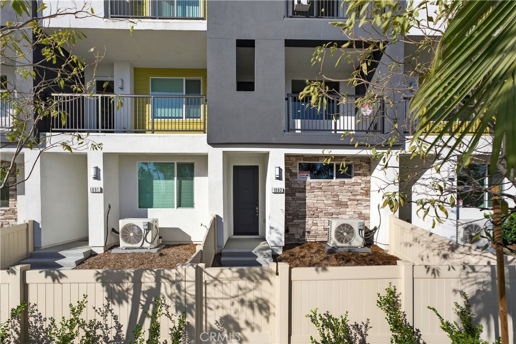 1093 N Harbor Boulevard